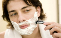 刮胡子的错误方法有哪些 男人刮胡子的常见误区