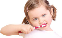 儿童牙齿色素沉着的原因是什么 宝宝牙齿色素沉着怎么办