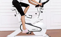 动感单车和跑步机哪个减肥效果好 动感单车和跑步机对膝盖的伤害